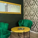 Lush Escape - Hottube And Sauna شقة