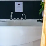 شقة Lush Escape - Hottube And Sauna باري