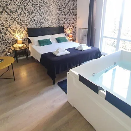 Lush Escape - Hottube And Sauna Apartment *