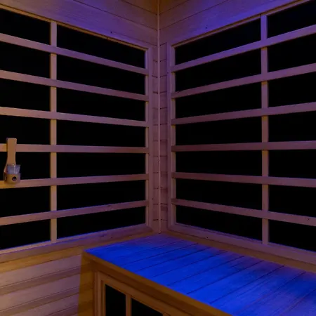 Lush Escape - Hottube And Sauna Apartment *