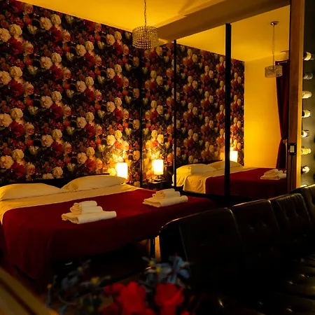 Lush Escape - Hottube And Sauna Apartment