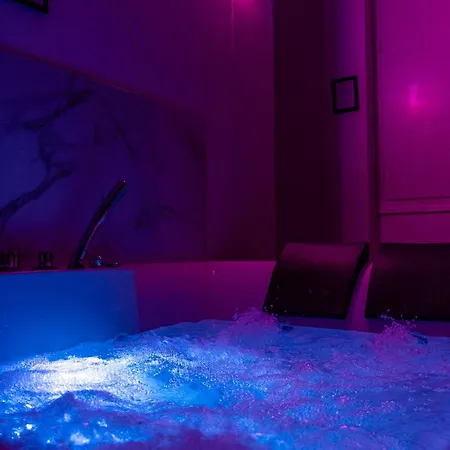 Lush Escape - Hottube And Sauna Apartment