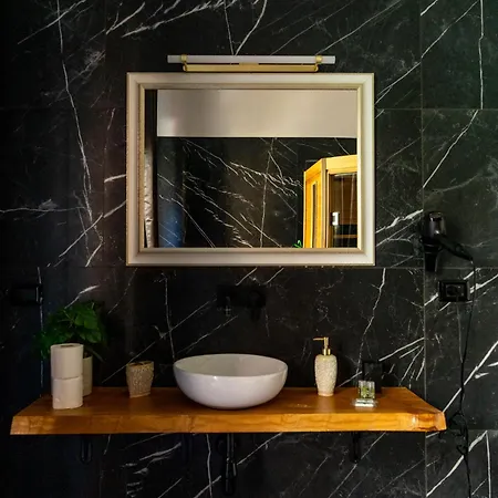 Lush Escape - Hottube And Sauna Διαμέρισμα Μπάρι