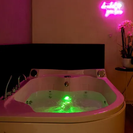Lush Escape - Hottube And Sauna Bari