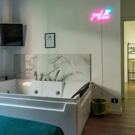 Lush Escape - Hottube And Sauna Bari