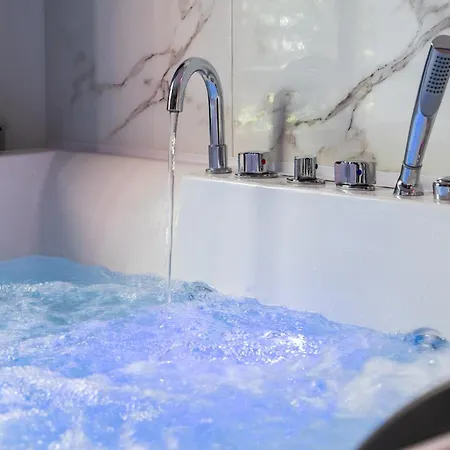 Lush Escape - Hottube And Sauna Μπάρι