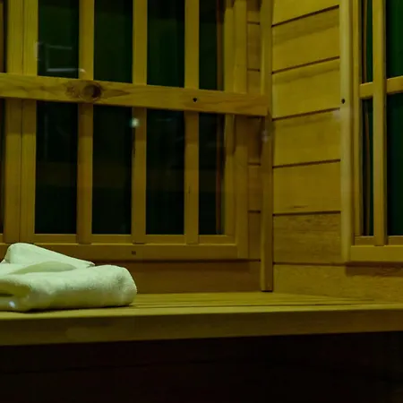 Lush Escape - Hottube And Sauna Bari