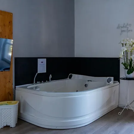 Lush Escape - Hottube And Sauna Bari