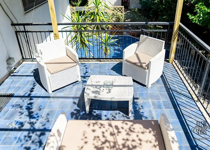 דירה Lush Escape - Hottube And Sauna בארי