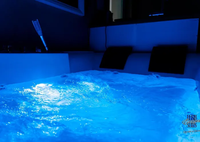 דירה Lush Escape - Hottube And Sauna *