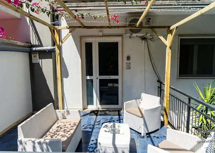 דירה Lush Escape - Hottube And Sauna בארי