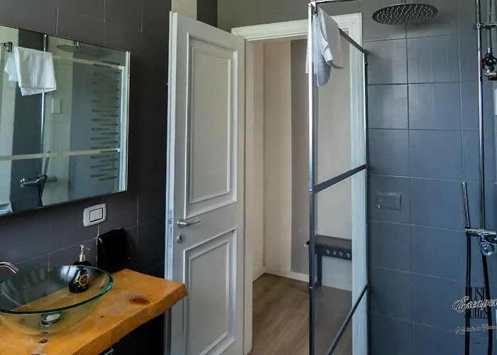 Lush Escape - Hottube And Sauna דירה