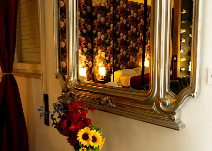 Lush Escape - Hottube And Sauna דירה