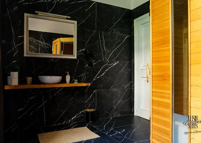 Lush Escape - Hottube And Sauna דירה *