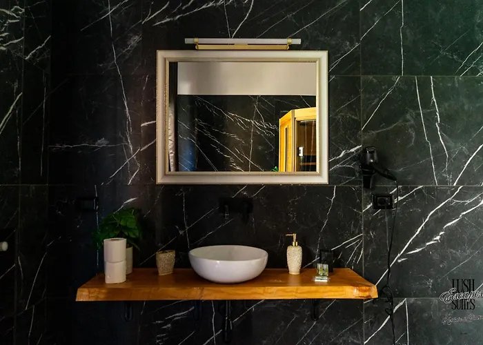 Lush Escape - Hottube And Sauna דירה בארי