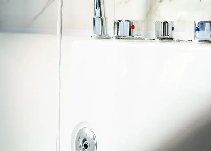 Lush Escape - Hottube And Sauna דירה *