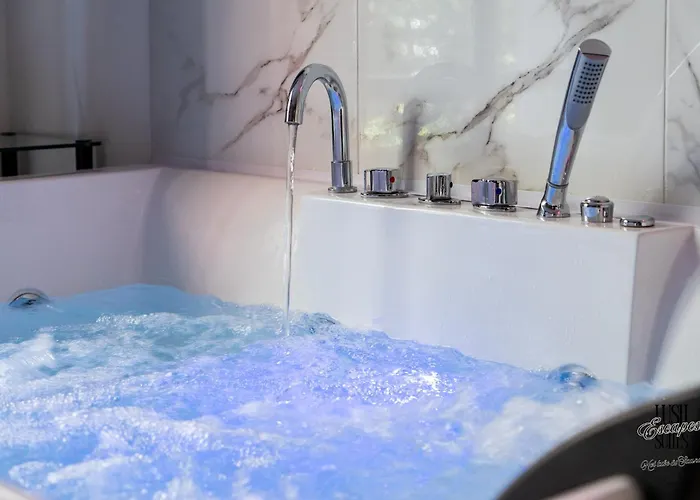 Lush Escape - Hottube And Sauna בארי