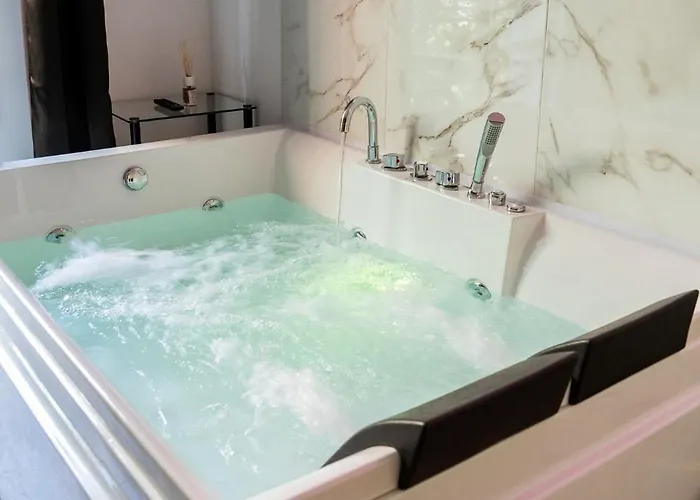 Lush Escape - Hottube And Sauna * בארי