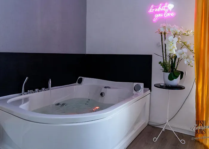 דירה Lush Escape - Hottube And Sauna