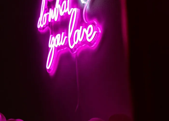 Lush Escape - Hottube And Sauna דירה *