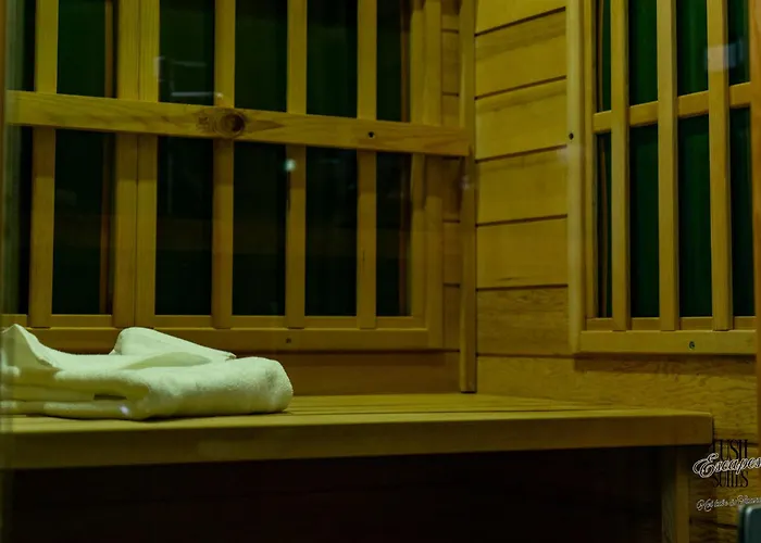 Lush Escape - Hottube And Sauna בארי