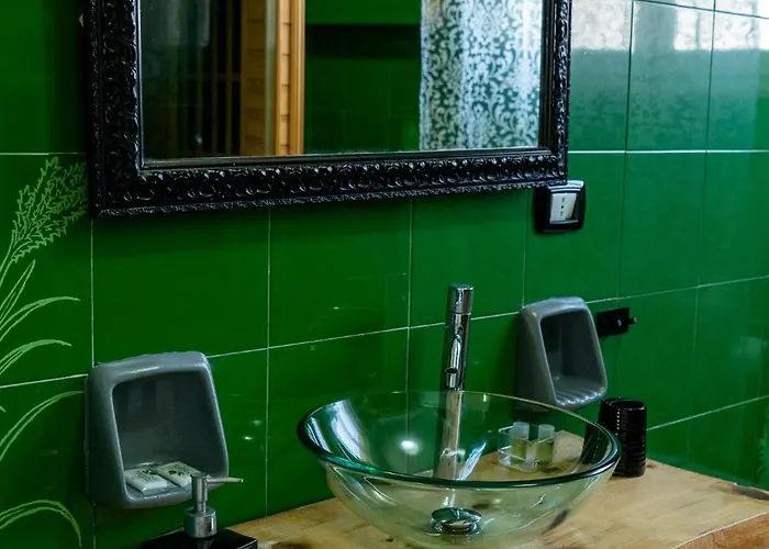 Lush Escape - Hottube And Sauna דירה *